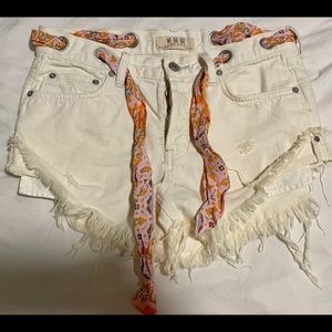 Free people white shorts with cute belt